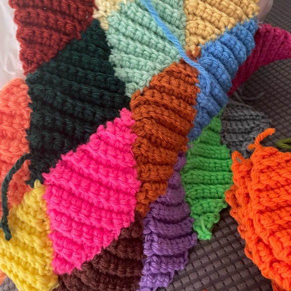 “Do it yourself” hand crochet pieces of a blanket… - Picture 2 of 4